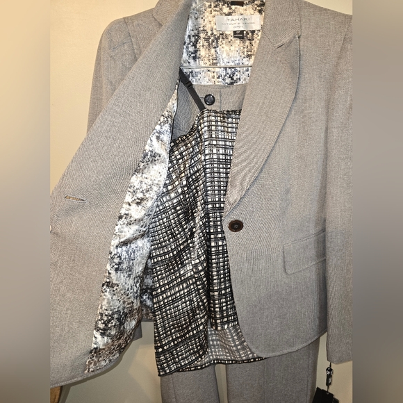 Tahari Pant Suit NWT - Picture 3 of 3